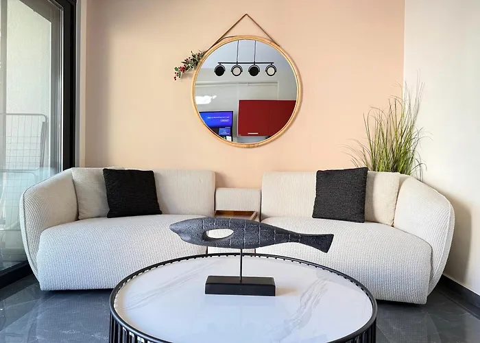 Sky Suite Apartments - Cloud9 In The City