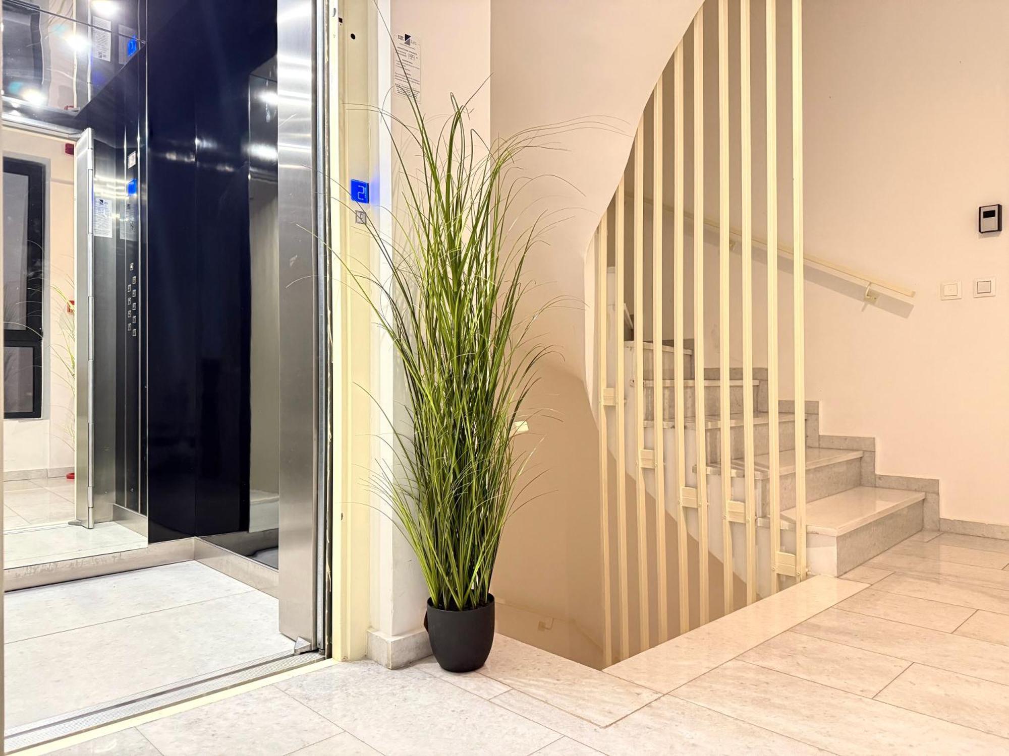 Apartment Sky - Cloud9 In The
